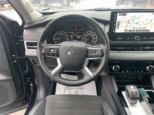 Used 2025 Mitsubishi Outlander SE FWD image 23