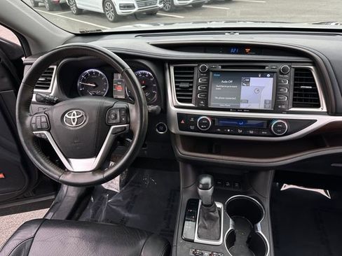 Used 2016 Toyota Highlander Limited Platinum image 18