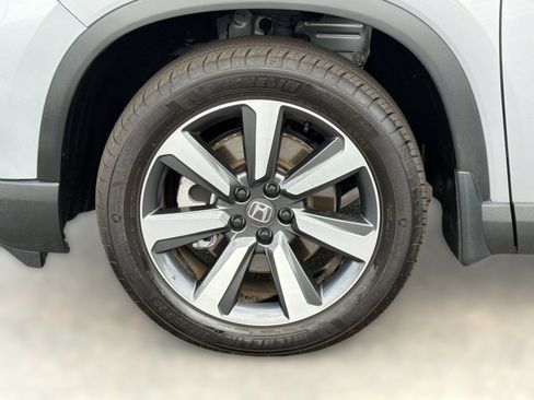 Used 2025 Honda Pilot Touring image 12