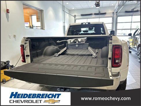 Used 2025 RAM 3500 Big Horn AWD/4WD image 15
