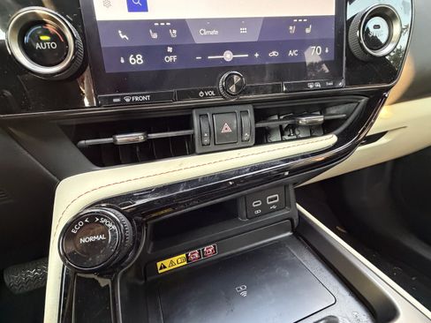 Used 2024 Lexus NX 250 FWD image 26