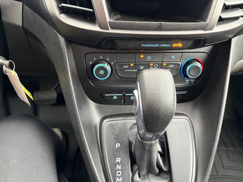 Used 2019 Ford Transit Connect XLT FWD image 4