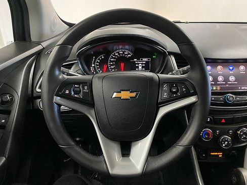 Used 2020 Chevrolet Trax LT w/ LT Convenience Package image 18