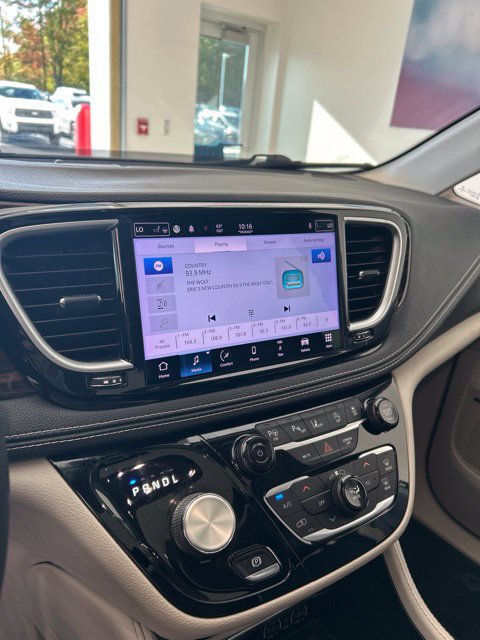 Used 2022 Chrysler Pacifica Limited FWD image 21