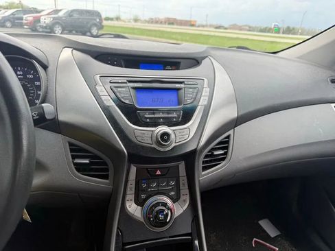 Used 2013 Hyundai Elantra GLS w/ Preferred Pkg FWD image 12