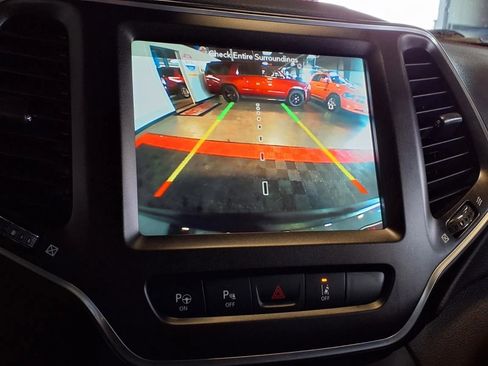 Used 2019 Jeep Cherokee Trailhawk AWD/4WD image 21