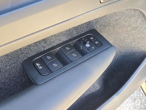 Certified 2023 Volvo XC40 Recharge Plus AWD/4WD image 24