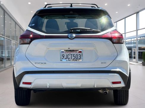Used 2021 Nissan Kicks SR w/ SR Premium Package FWD image 5