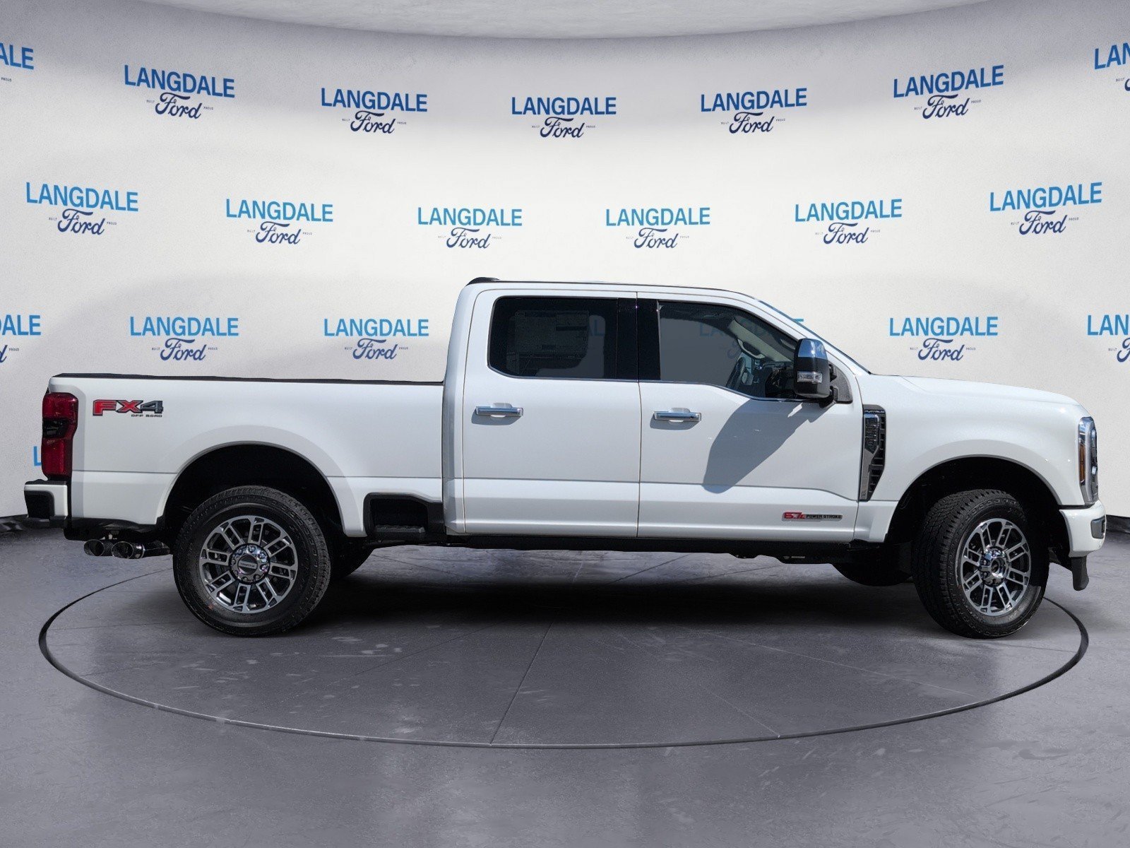New 2027 Ford F250 Platinum w/ Platinum Plus Package AWD/4WD image 3