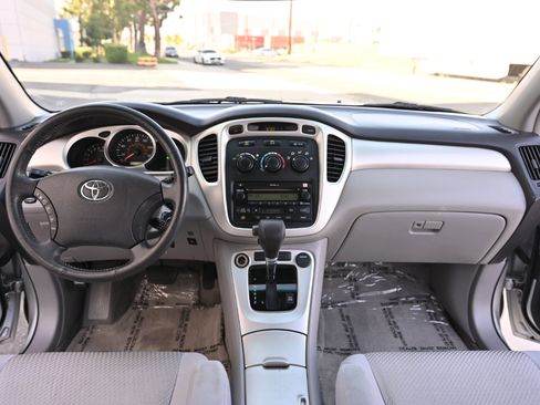 Used 2006 Toyota Highlander Sport FWD image 25