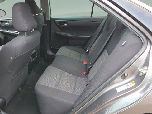 Used 2015 Toyota Camry XLE image 12