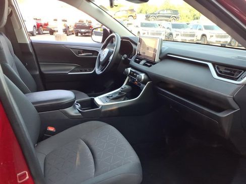 Used 2024 Toyota RAV4 XLE AWD/4WD image 32