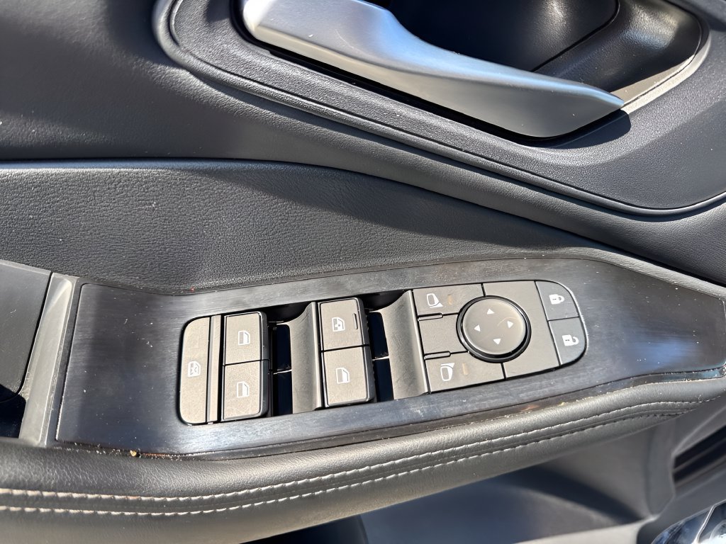 Used 2026 Nissan Rogue SV FWD image 24