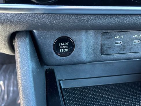 Used 2025 Nissan Rogue S image 27