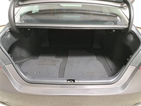 Used 2019 Toyota Camry SE w/ Convenience Package image 10