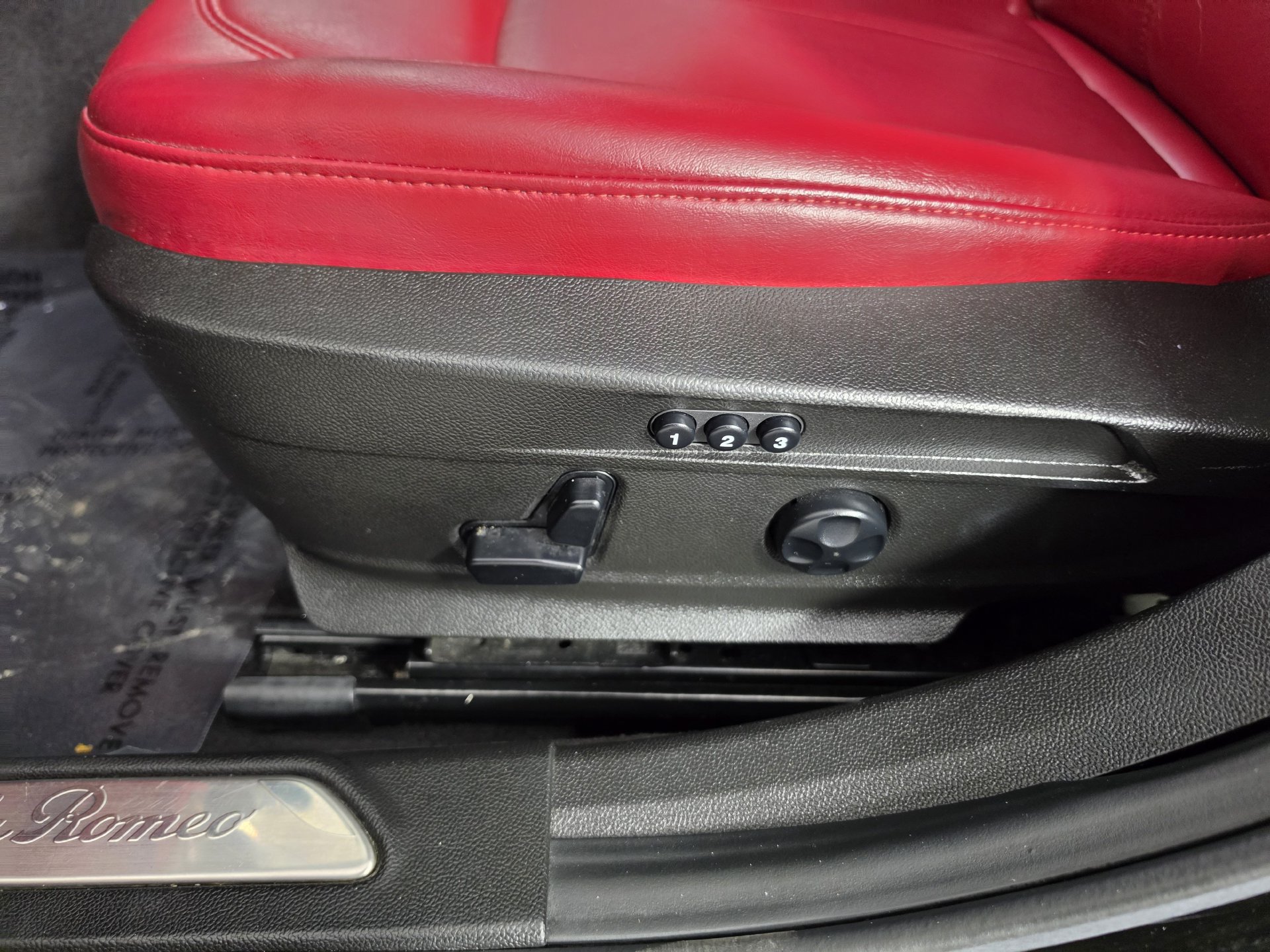 Used 2017 Alfa Romeo Giulia RWD image 4