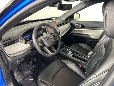Certified 2025 Jeep Compass Limited AWD/4WD image 19