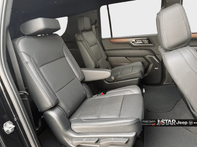Used 2025 GMC Yukon XL Denali AWD/4WD image 28