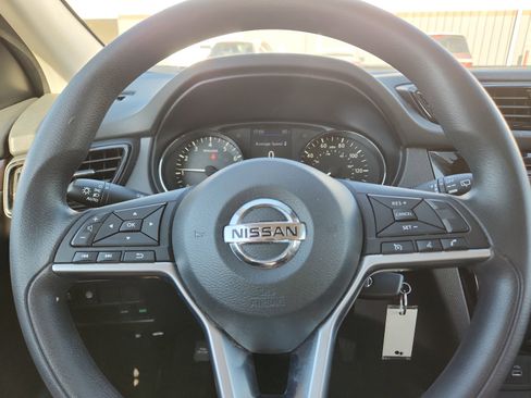 Used 2021 Nissan Rogue Sport S image 19