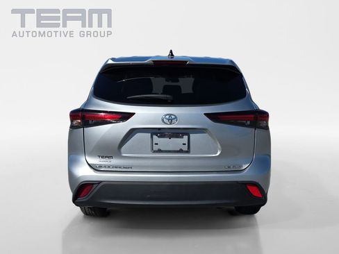 Used 2024 Toyota Highlander LE image 6