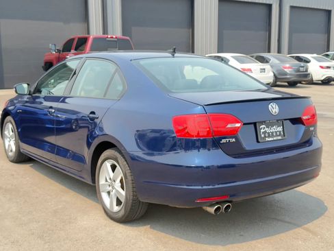 Used 2011 Volkswagen Jetta TDI FWD image 4
