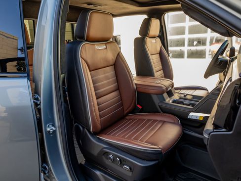 Used 2025 GMC Sierra 2500 Denali Ultimate image 31