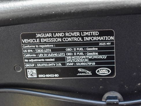 Certified 2025 Land Rover Range Rover SE image 30