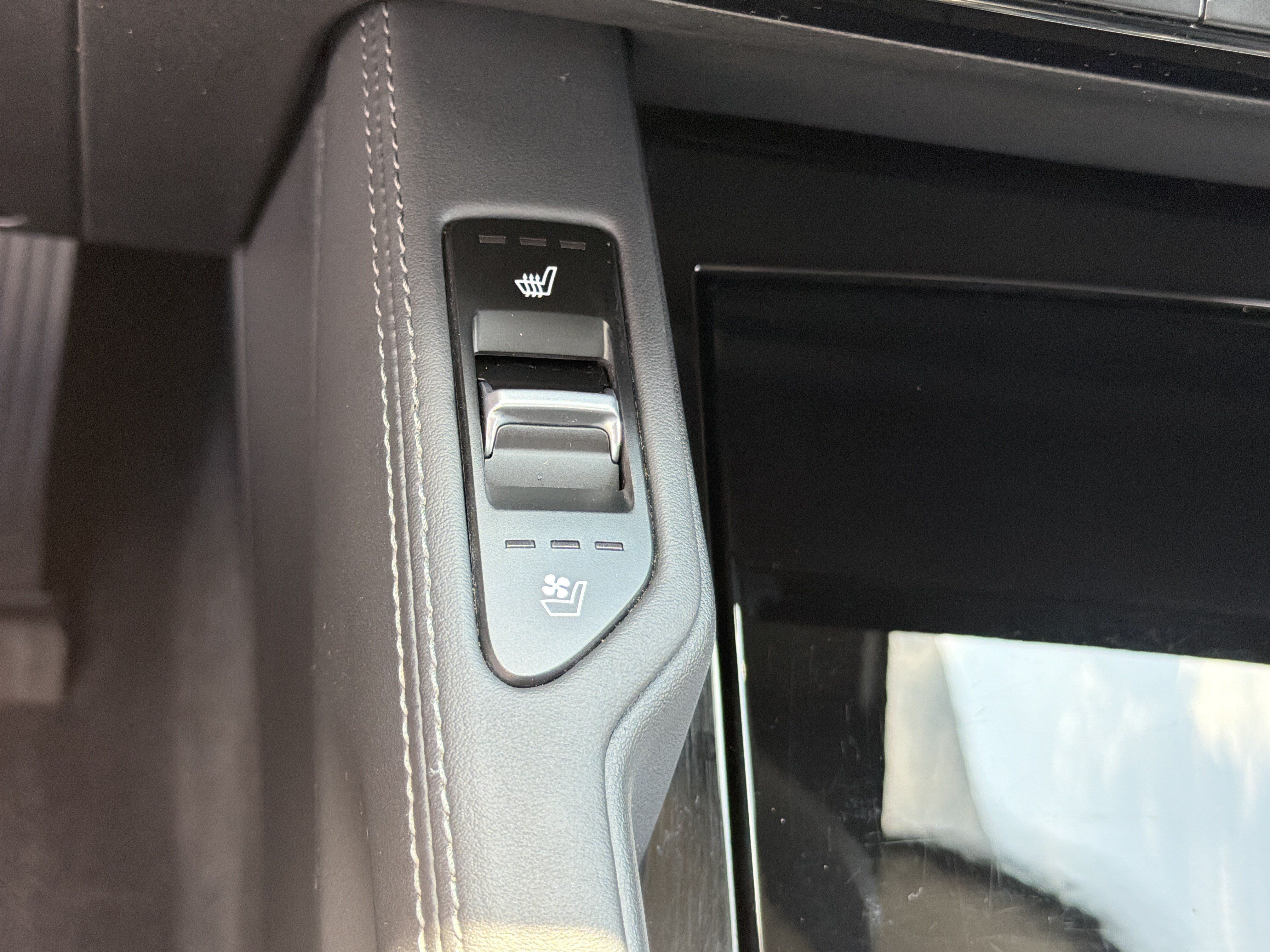 Used 2020 Kia Telluride EX w/ EX Premium Package FWD image 34