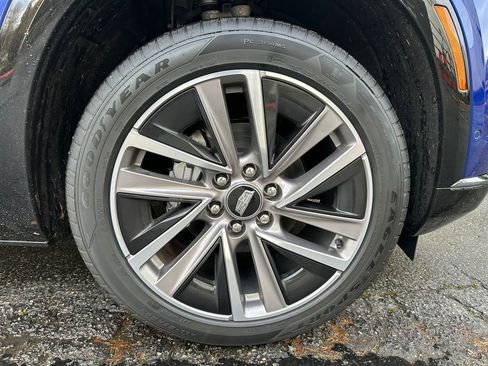 New 2026 Cadillac Vistiq Sport image 9