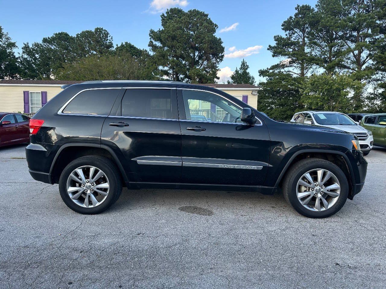 Used 2013 Jeep Grand Cherokee Laredo RWD image 5