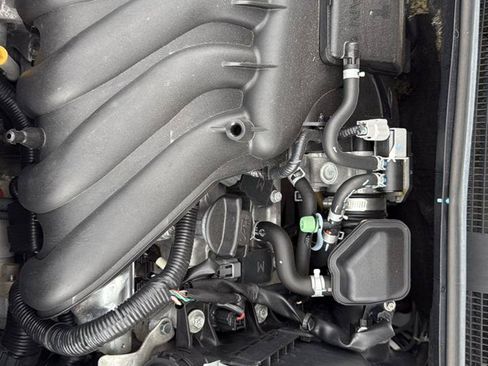 Used 2016 Nissan Versa SV FWD image 21