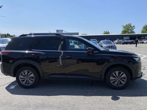 Used 2024 Nissan Pathfinder SV AWD/4WD image 6