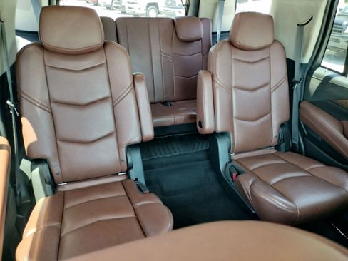 Used 2015 Cadillac Escalade Luxury AWD/4WD image 26
