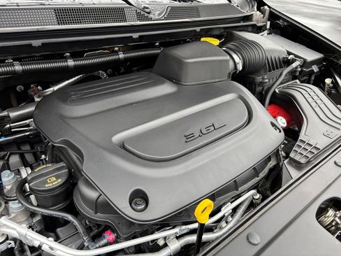 Used 2025 Chrysler Pacifica Select image 14