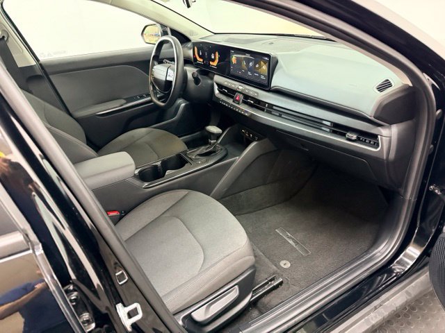 Used 2025 Kia K4 FWD image 36