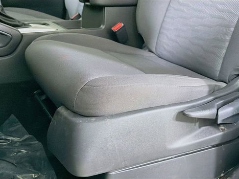 Used 2024 Nissan Frontier S w/ Technology Package image 21