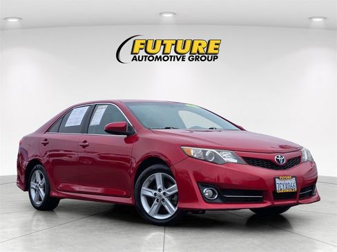 Used 2014 Toyota Camry L image 1