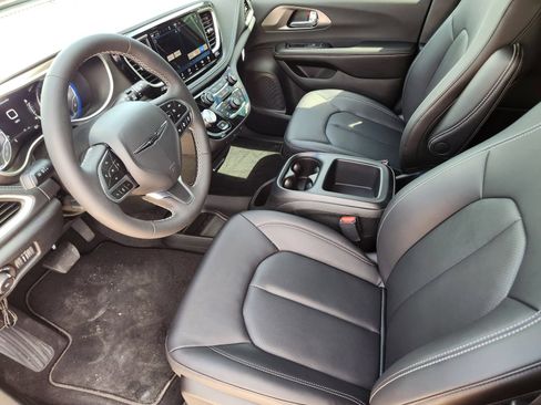 New 2026 Chrysler Pacifica Select FWD image 12