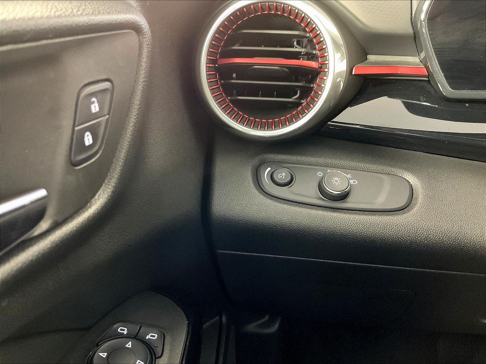 Used 2024 Chevrolet Trax RS w/ Driver Confidence Package FWD image 15