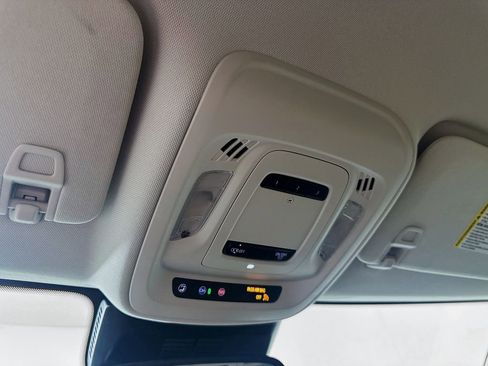 Used 2025 Buick Envision Preferred AWD/4WD image 33