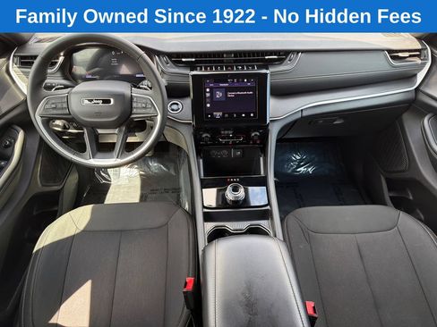 Used 2025 Jeep Grand Cherokee Laredo w/ Trailer Tow Package AWD/4WD image 22