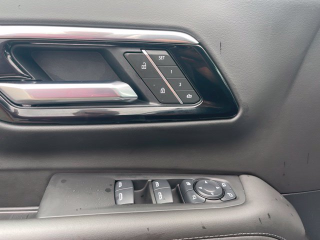 Used 2025 Chevrolet Suburban LT w/ Comfort Package AWD/4WD image 17