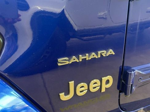 Used 2019 Jeep Wrangler Unlimited Sahara AWD/4WD image 4