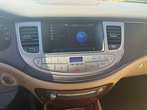 Used 2012 Hyundai Genesis 3.8 w/ Premium Pkg image 7