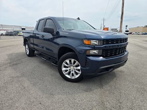 Used 2019 Chevrolet Silverado 1500 Custom w/ Custom Value Package AWD/4WD image 1