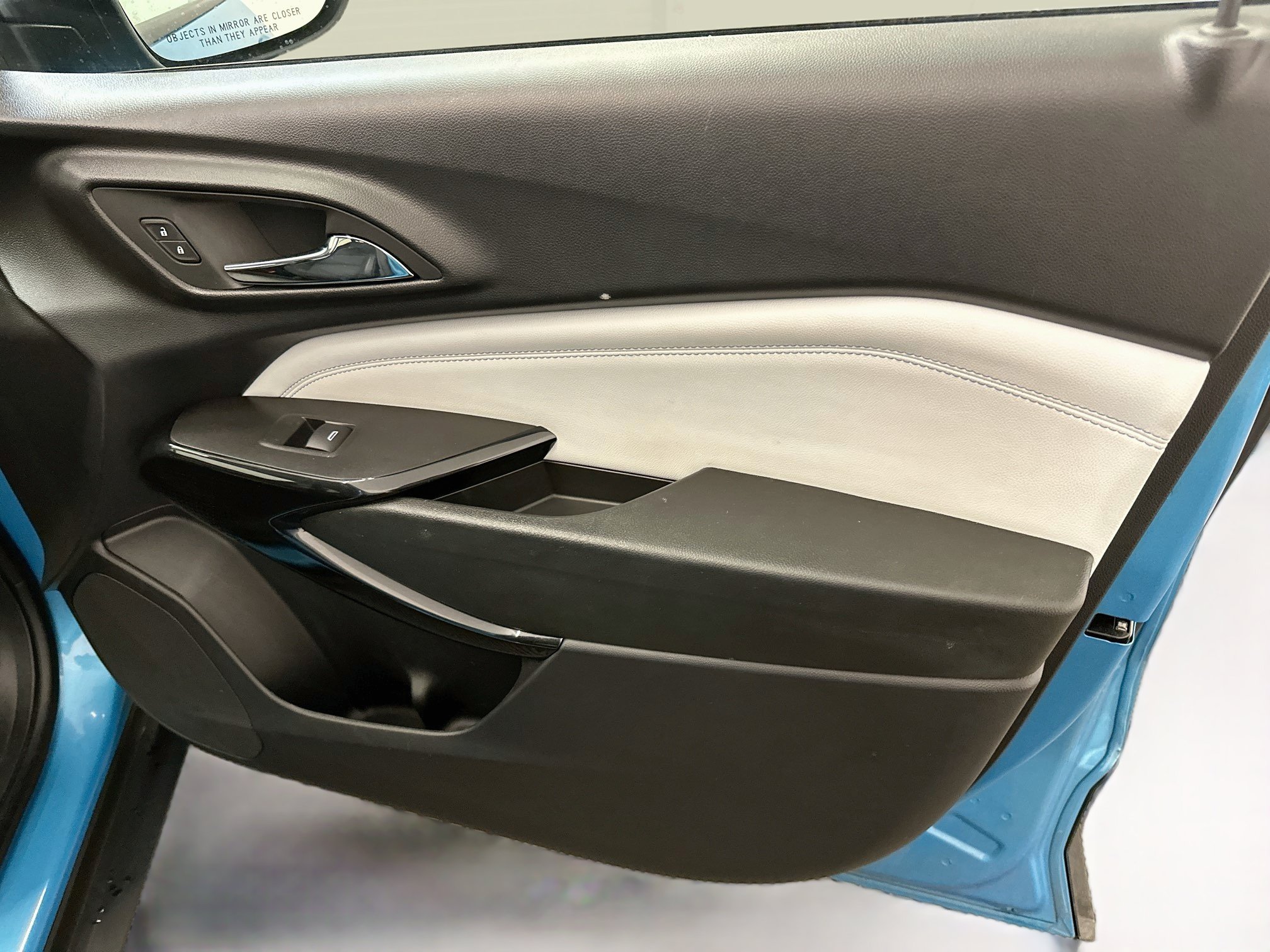 Used 2025 Chevrolet Trax LT FWD image 32