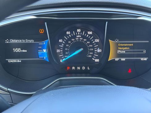 Used 2017 Ford Fusion SE w/ Fusion SE Technology Package FWD image 10