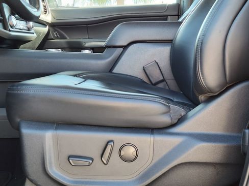 Used 2024 Ford Expedition XLT image 24