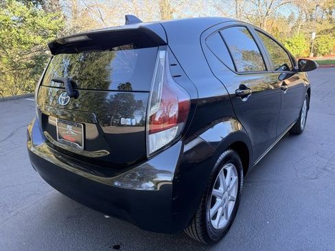 Used 2016 Toyota Prius C Four image 3