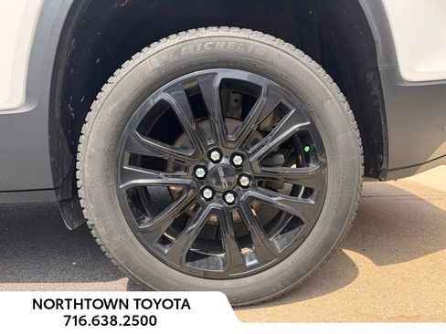 Used 2022 GMC Acadia SLE w/ Driver Convenience Package AWD/4WD image 23